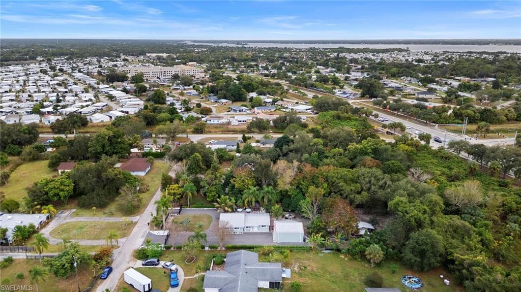 191 Abbey LN, NORTH FORT MYERS FL 33917-40