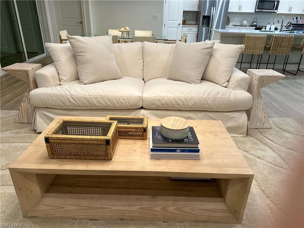 207 Indies dr E # 201, NAPLES FL 34114-5