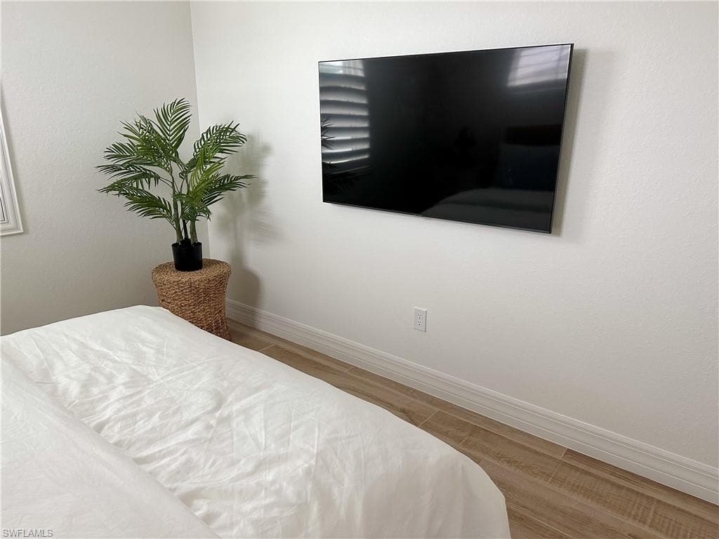 207 Indies dr E # 201, NAPLES FL 34114-15