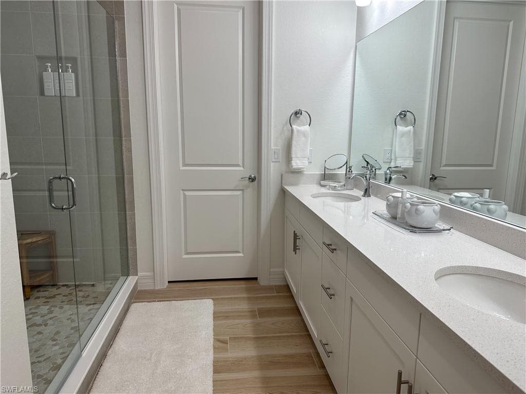 207 Indies dr E # 201, NAPLES FL 34114-11