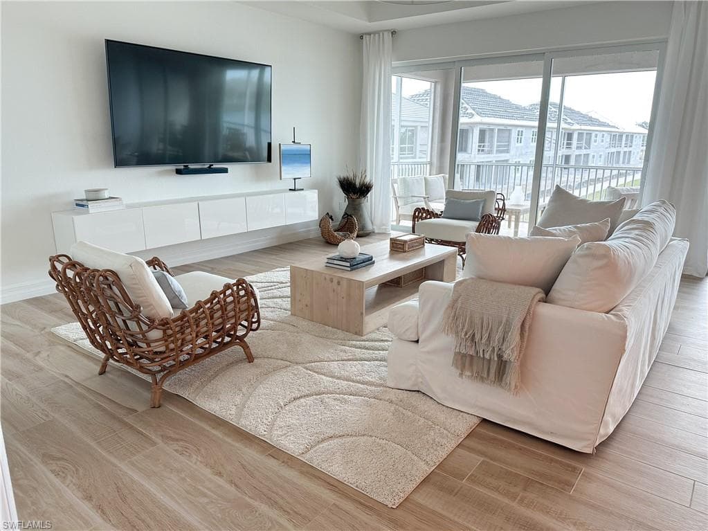 207 Indies dr E # 201, NAPLES FL 34114-25