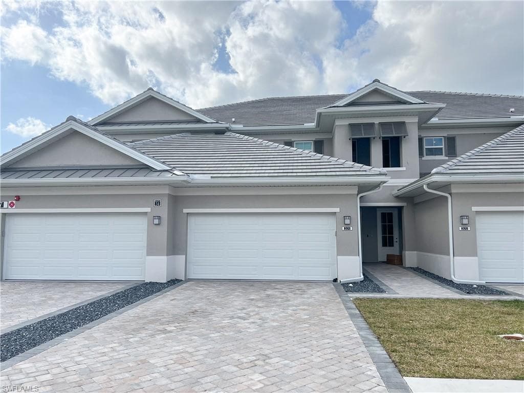 207 Indies dr E # 201, NAPLES FL 34114-4