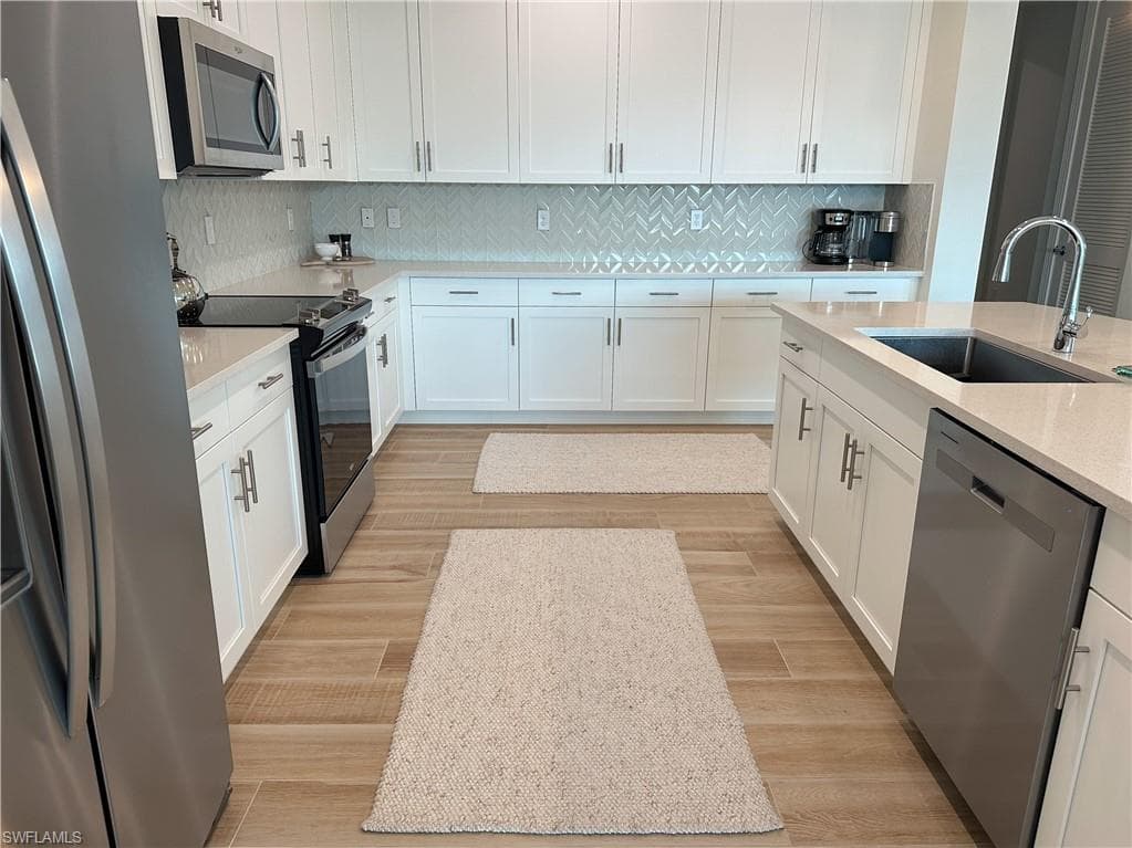 207 Indies dr E # 201, NAPLES FL 34114-8