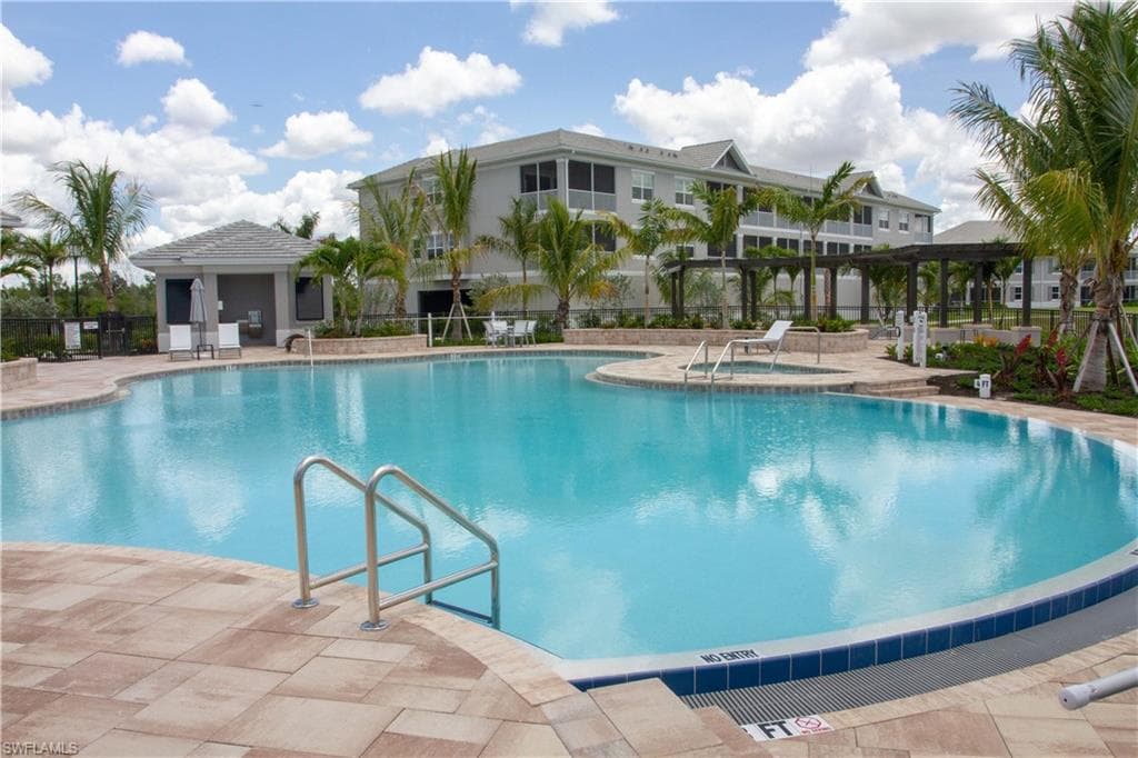 207 Indies dr E # 201, NAPLES FL 34114-33