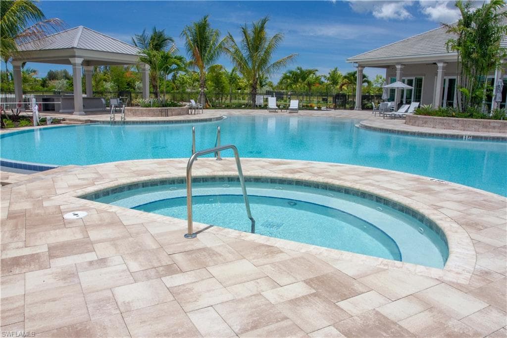 207 Indies dr E # 201, NAPLES FL 34114-39