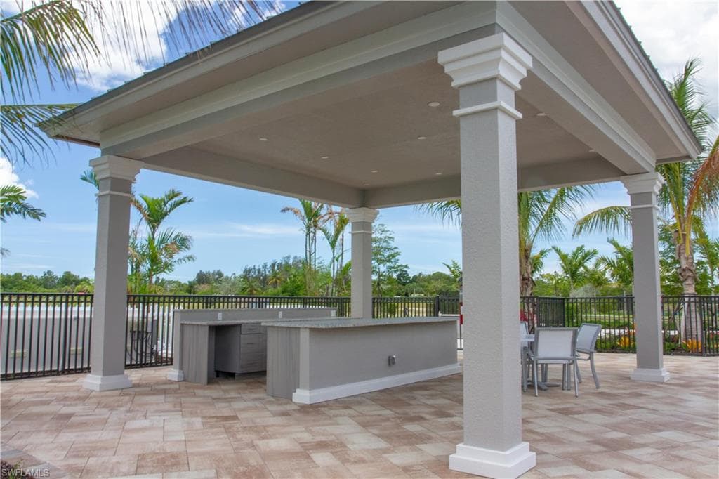 163 Indies DR E # 203, NAPLES FL 34114-41