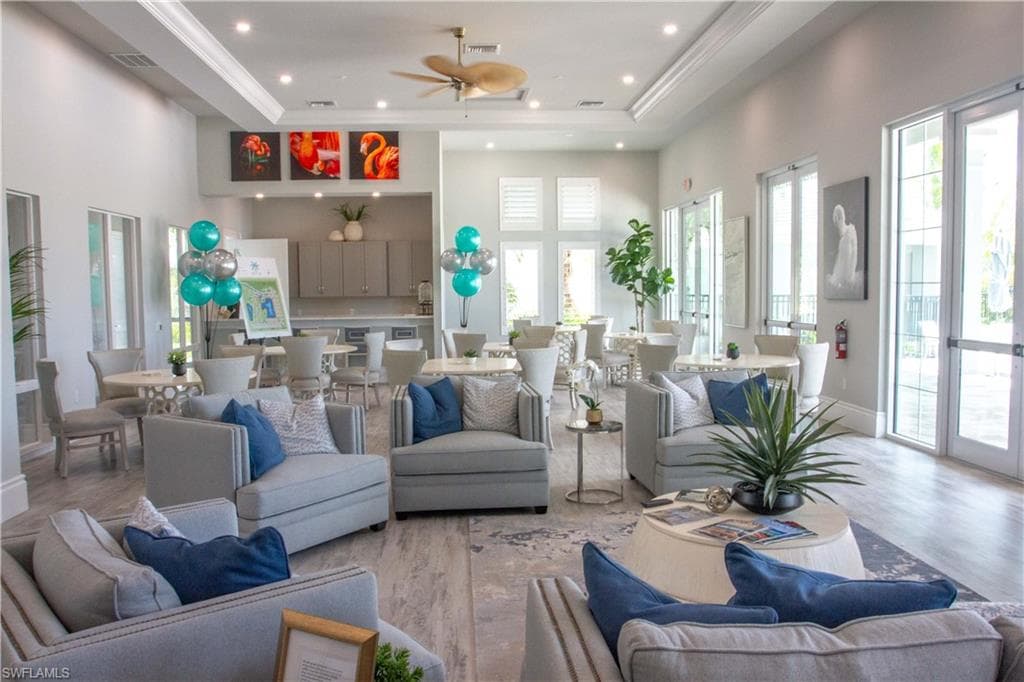 163 Indies DR E # 203, NAPLES FL 34114-35