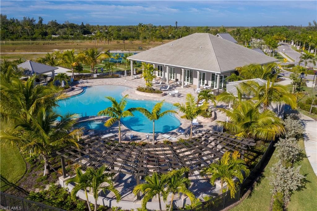 163 Indies DR E # 203, NAPLES FL 34114-29