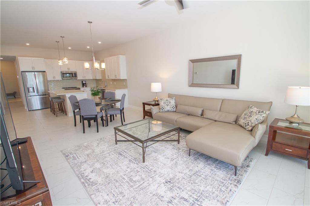 163 Indies DR E # 203, NAPLES FL 34114-9