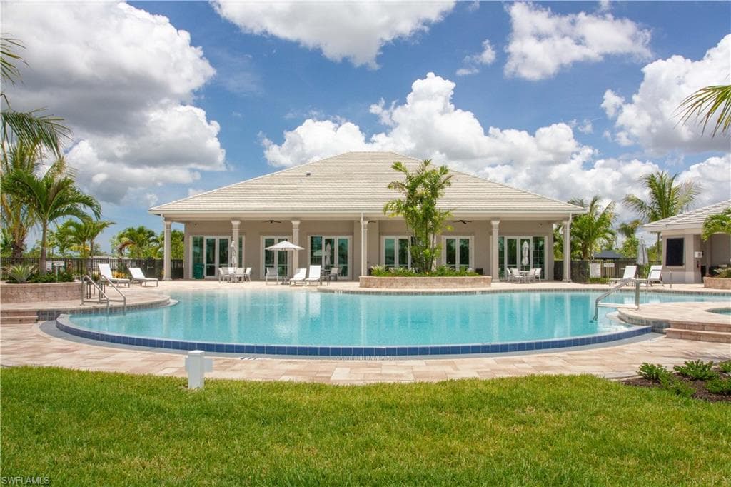 163 Indies DR E # 203, NAPLES FL 34114-40