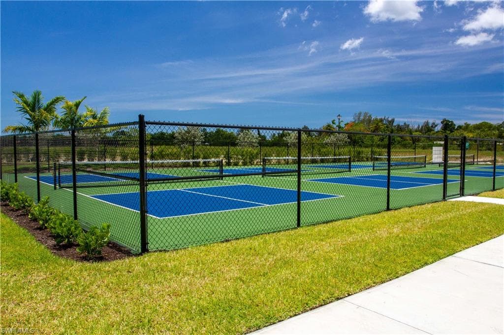 163 Indies DR E # 203, NAPLES FL 34114-44