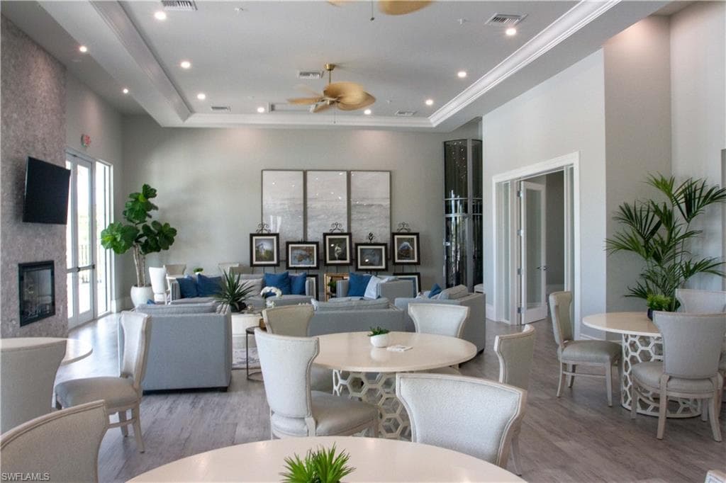 163 Indies DR E # 203, NAPLES FL 34114-36