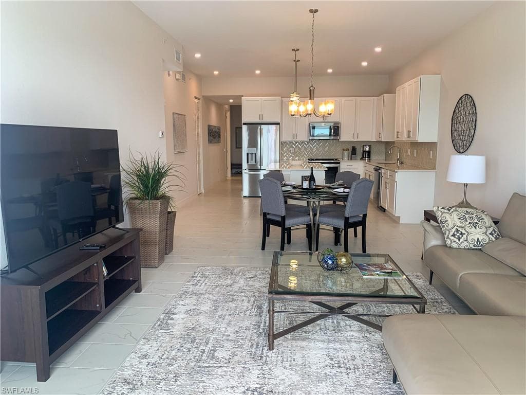 163 Indies DR E # 203, NAPLES FL 34114-10