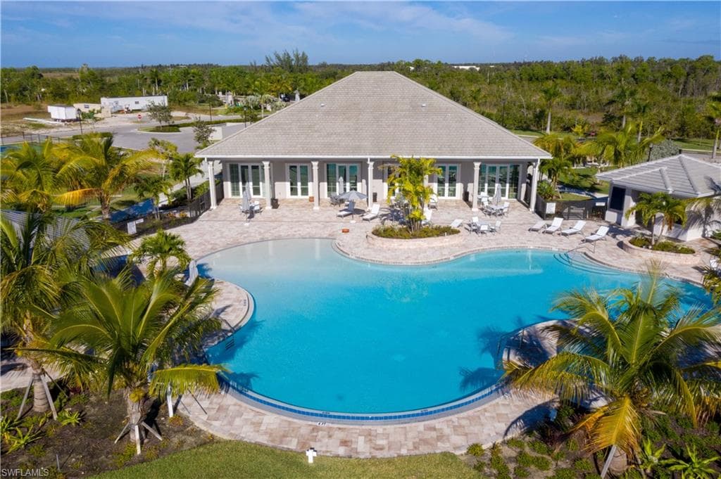 163 Indies DR E # 203, NAPLES FL 34114-30