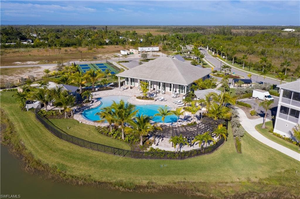 163 Indies DR E # 203, NAPLES FL 34114-28