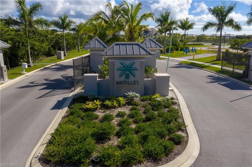 163 Indies DR E # 203, NAPLES FL 34114-3