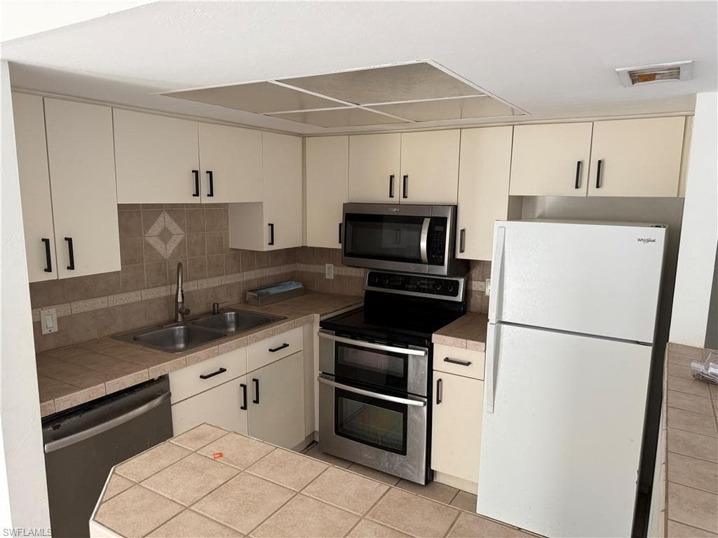 1104 SE 8th ST # 4, CAPE CORAL FL 33990-2