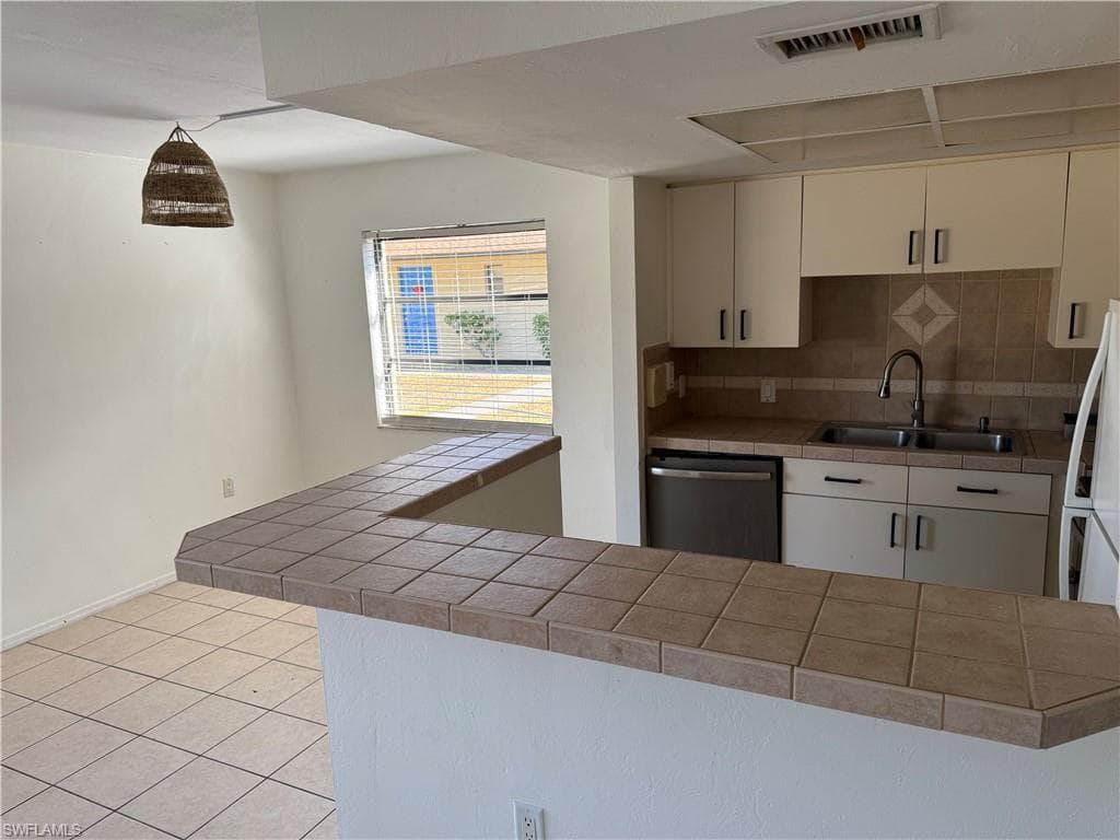 1104 SE 8th ST # 4, CAPE CORAL FL 33990-4