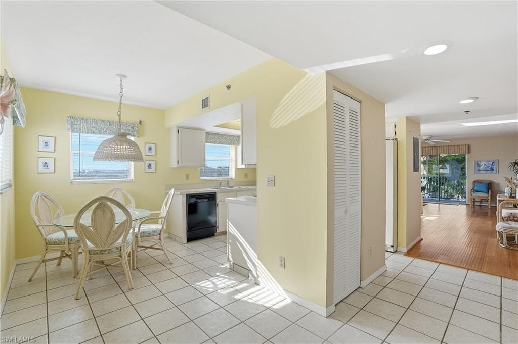 4591 Bay Beach LN # 294, FORT MYERS BEACH FL 33931-3