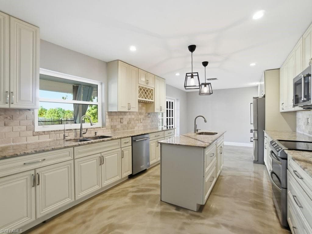 4920 Shady River LN, FORT MYERS FL 33905-11