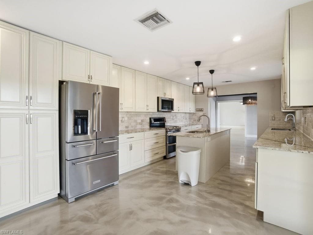 4920 Shady River LN, FORT MYERS FL 33905-13