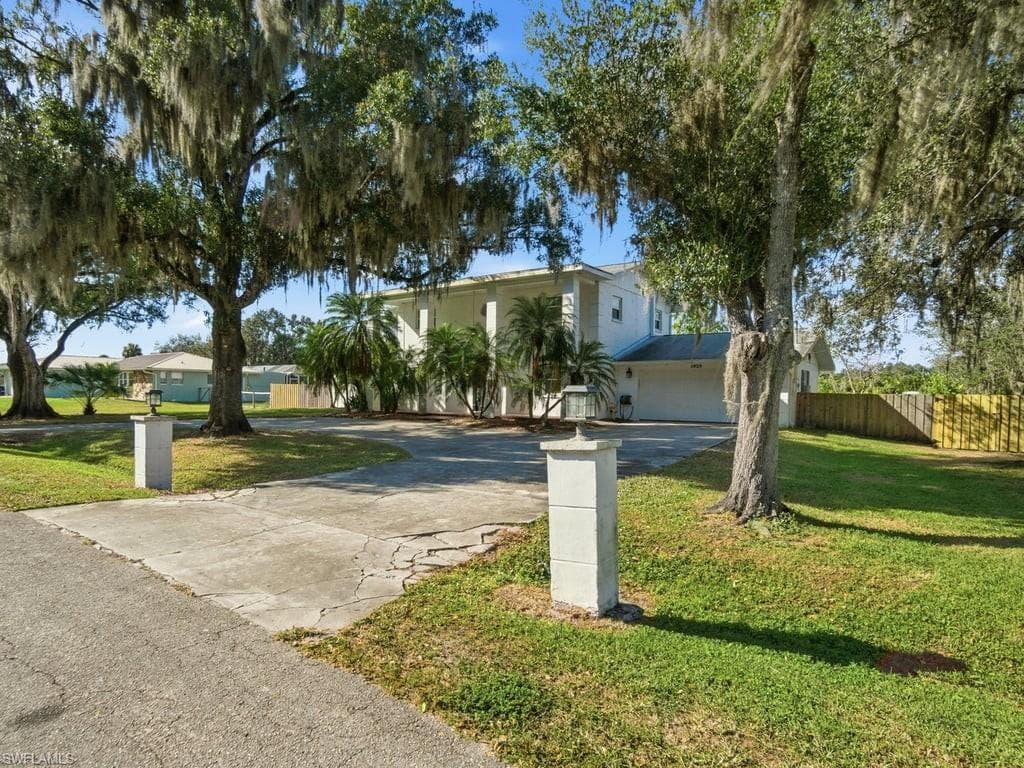 4920 Shady River LN, FORT MYERS FL 33905-49