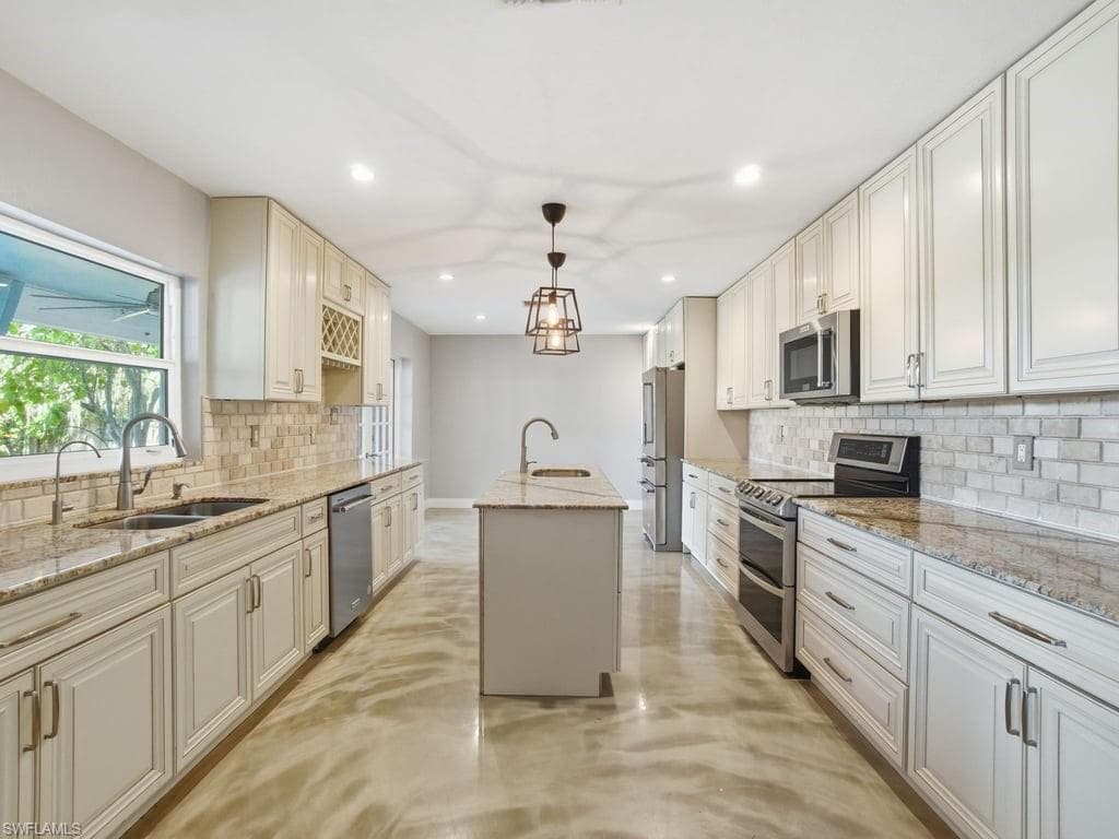 4920 Shady River LN, FORT MYERS FL 33905-10