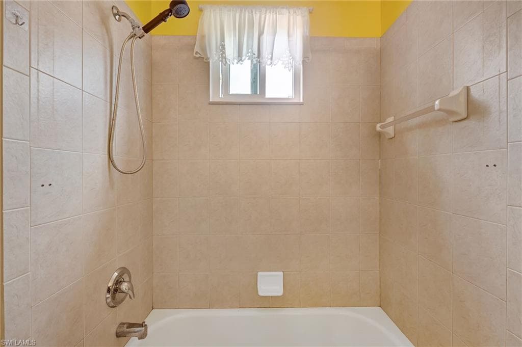 2549 Deerfield Lake CT, CAPE CORAL FL 33909-9