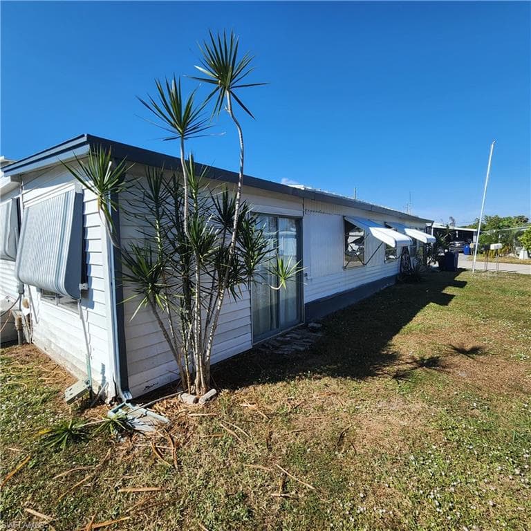 110 Gaslight AVE, NORTH FORT MYERS FL 33917-17