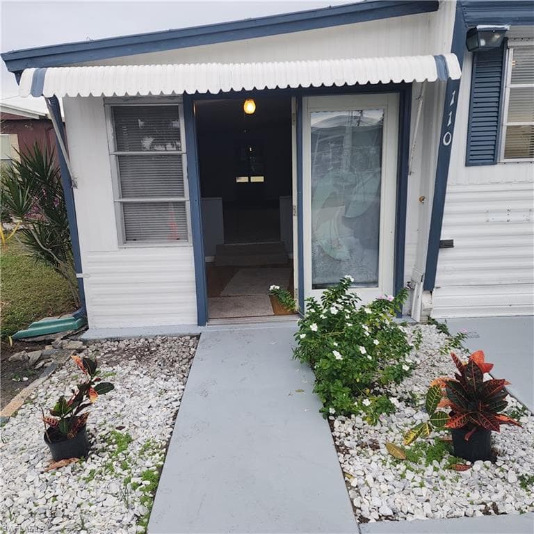 110 Gaslight AVE, NORTH FORT MYERS FL 33917-3