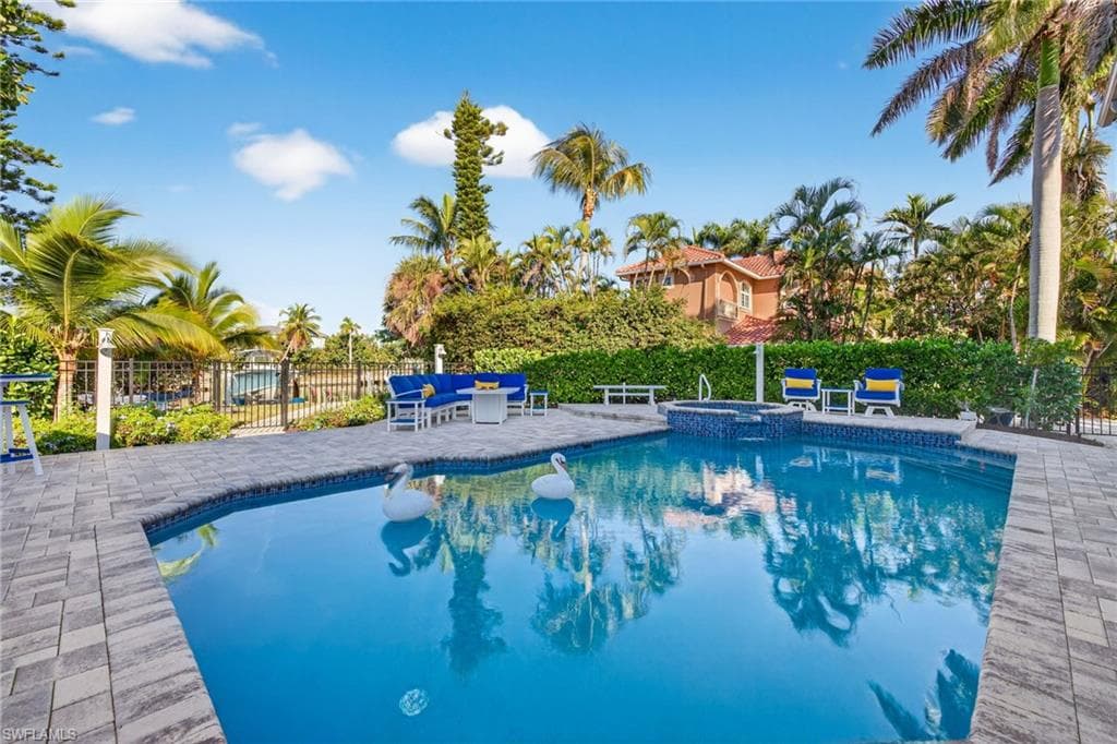 1141 Paper Fig CT, SANIBEL FL 33957-2