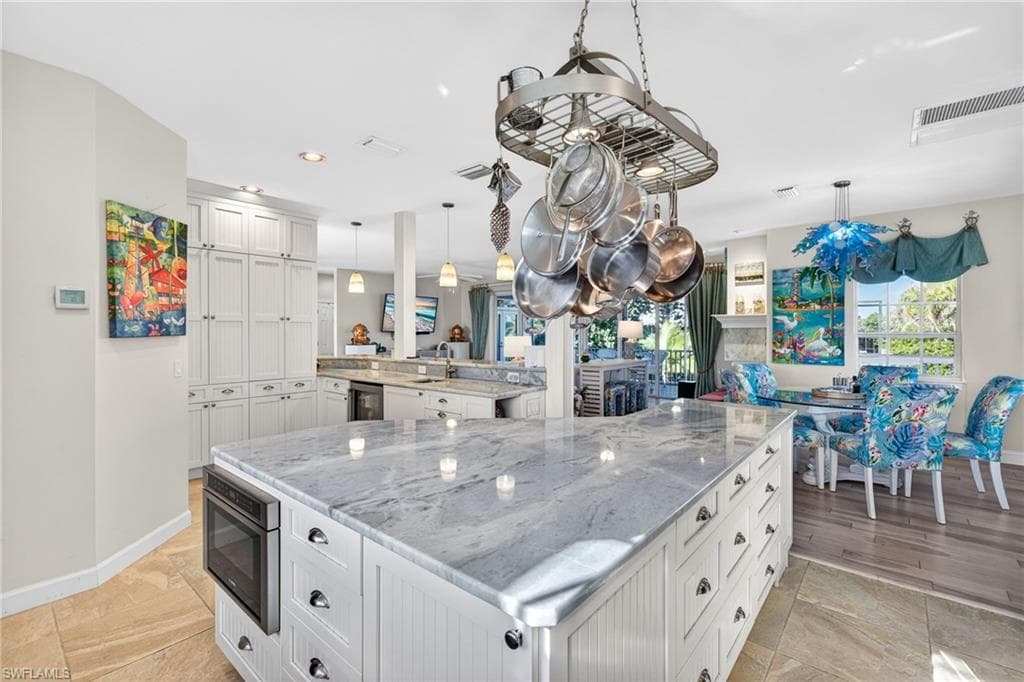 1141 Paper Fig CT, SANIBEL FL 33957-17