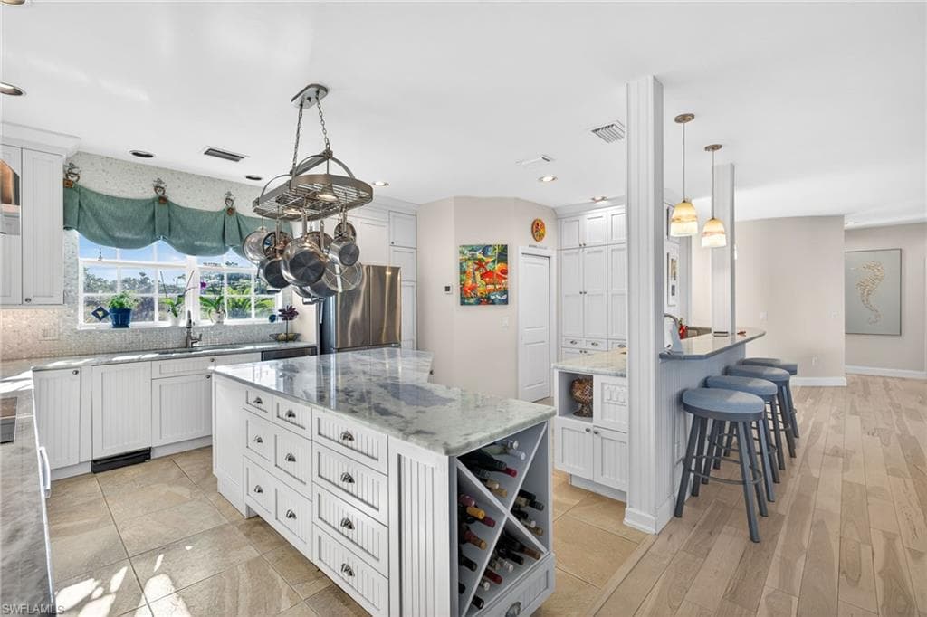 1141 Paper Fig CT, SANIBEL FL 33957-18