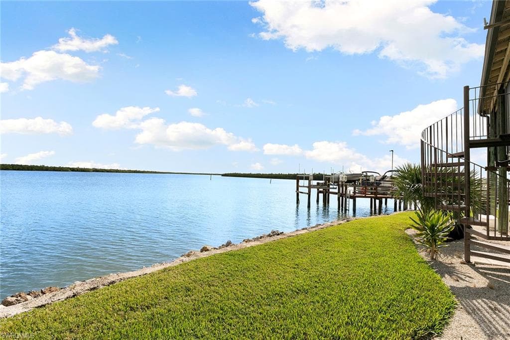 611 Palm AVE # H36, GOODLAND FL 34140-26