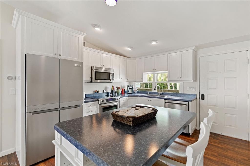 611 Palm AVE # H36, GOODLAND FL 34140-12