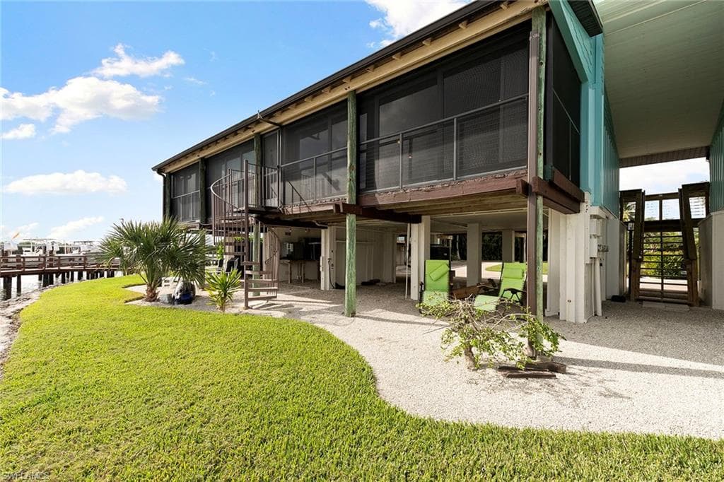 611 Palm AVE # H36, GOODLAND FL 34140-27