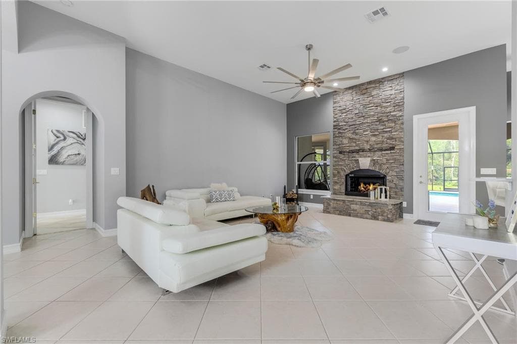 160 Logan BLVD S-2