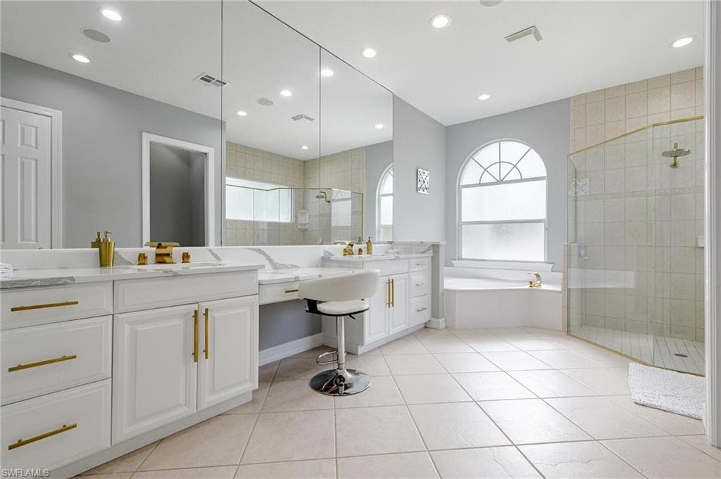 160 Logan BLVD S-14