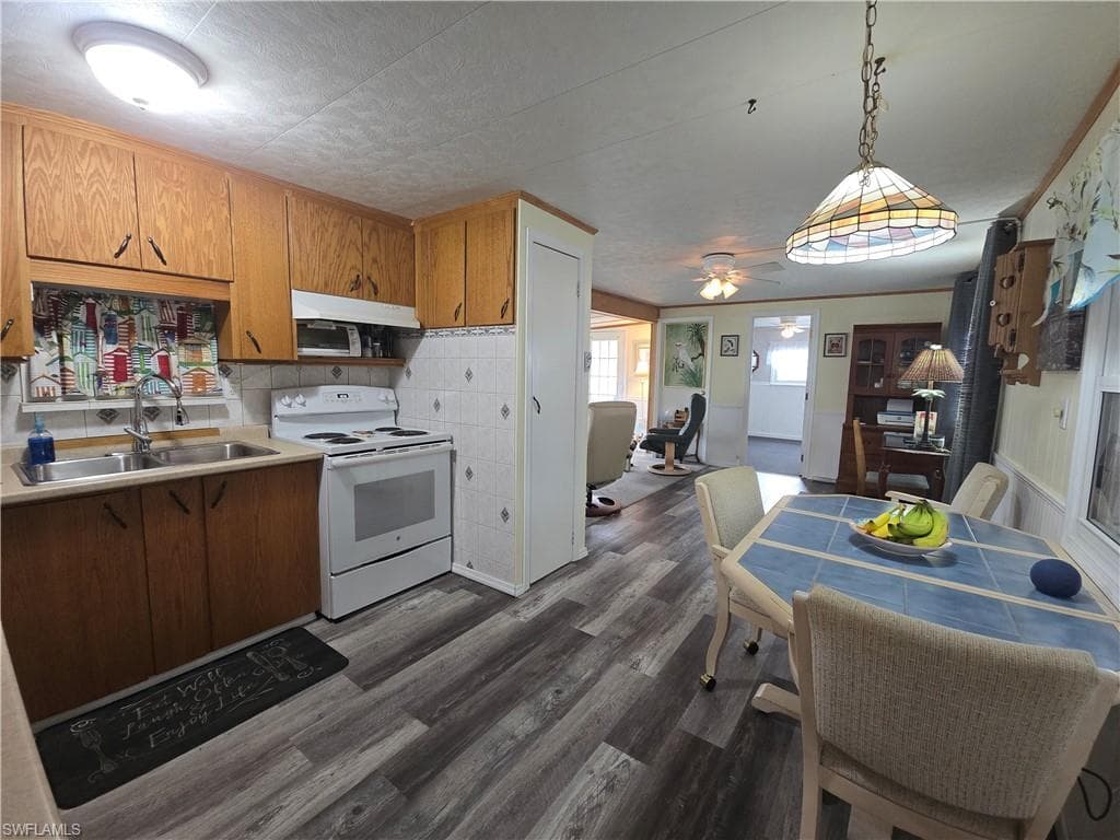 23 Enchanting BLVD, NAPLES FL 34112-5