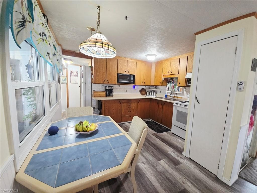 23 Enchanting BLVD, NAPLES FL 34112-6