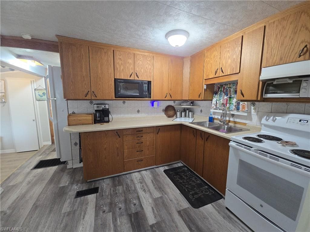 23 Enchanting BLVD, NAPLES FL 34112-8