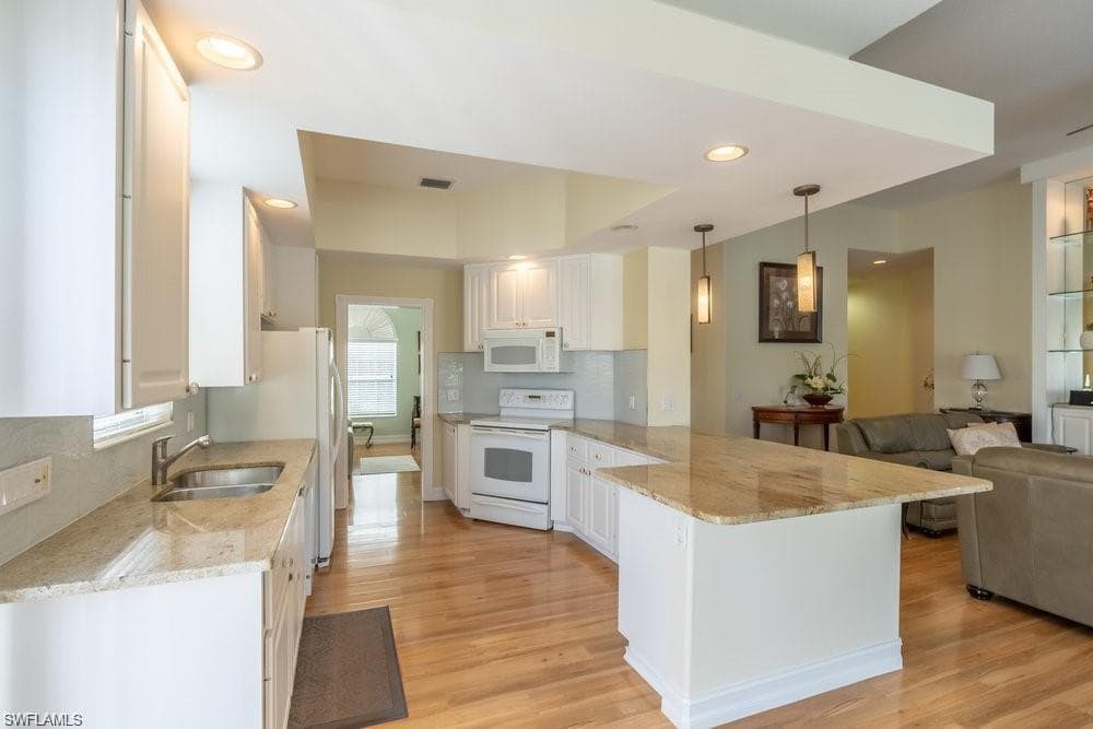 7687 Hernando CT, NAPLES FL 34114-1