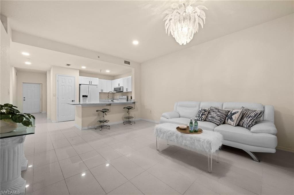 4520 Botanical Place CIR # 103, NAPLES FL 34112-1