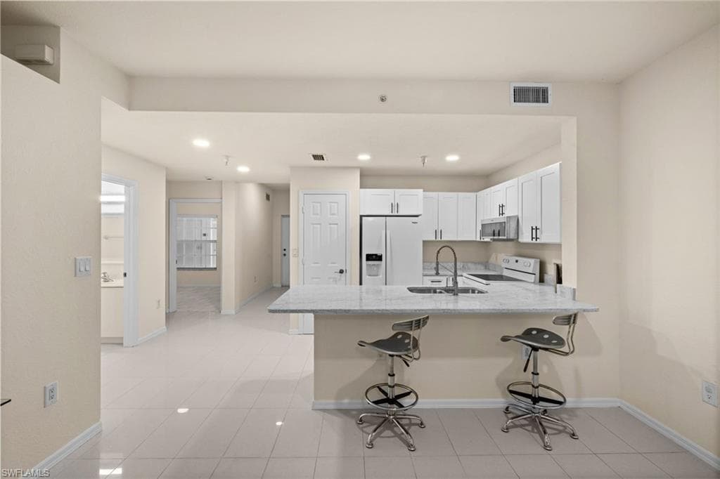 4520 Botanical Place CIR # 103, NAPLES FL 34112-2