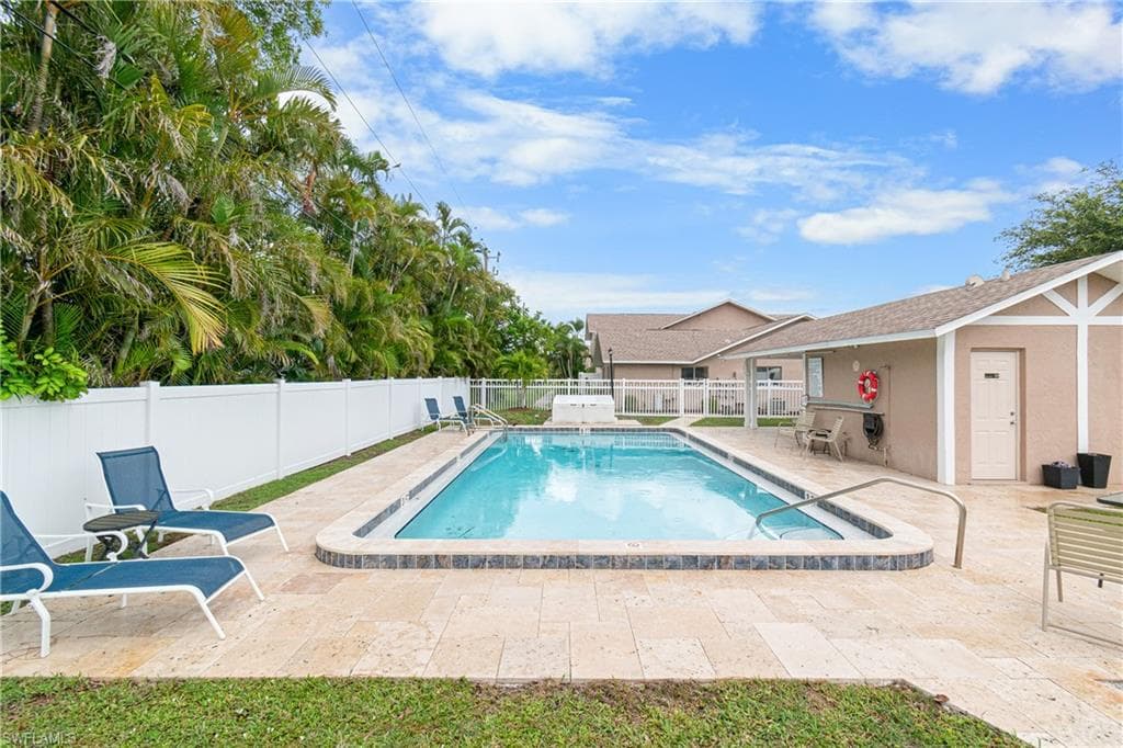 1031 SE 8th TER # 2H, CAPE CORAL FL 33990-2