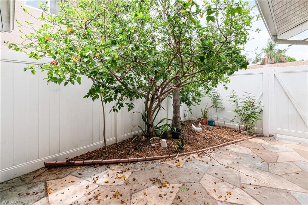 1031 SE 8th TER # 2H, CAPE CORAL FL 33990-18