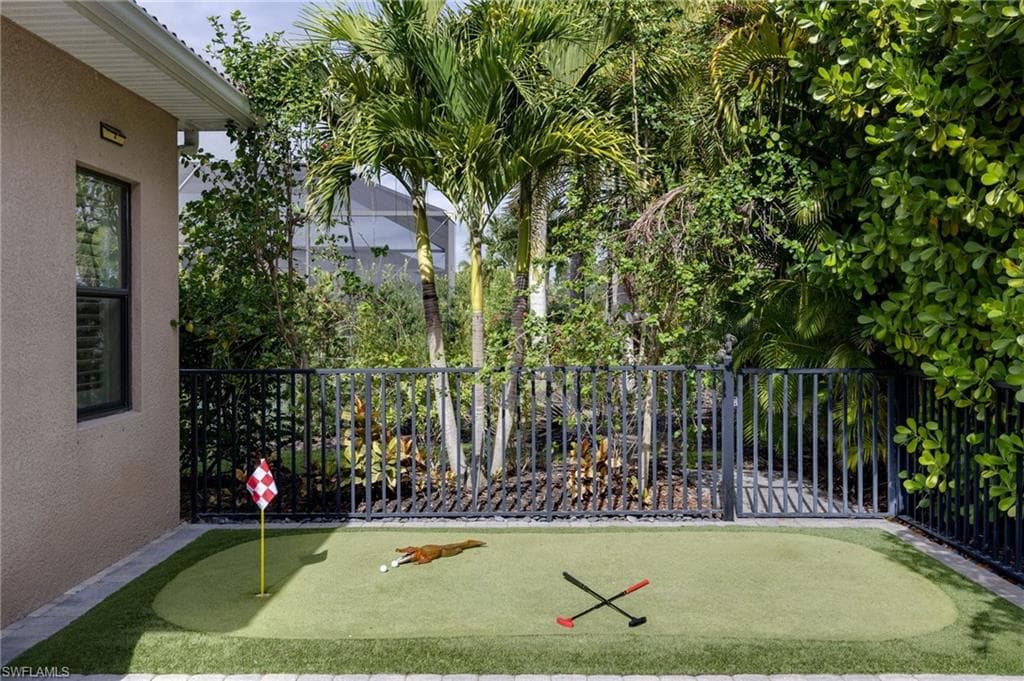 1626 Serrano CIR, NAPLES FL 34105-31