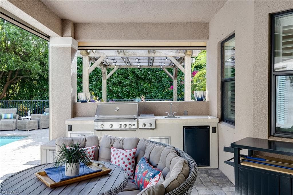 1626 Serrano CIR, NAPLES FL 34105-29