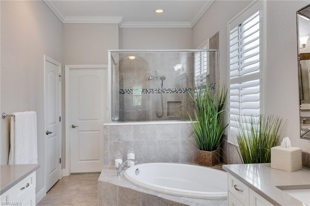 1626 Serrano CIR, NAPLES FL 34105-13