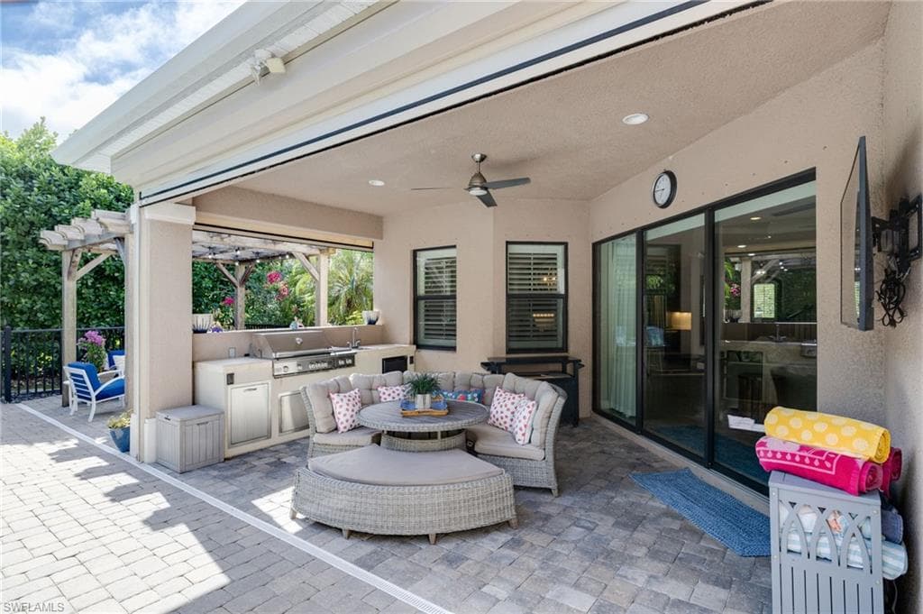 1626 Serrano CIR, NAPLES FL 34105-28